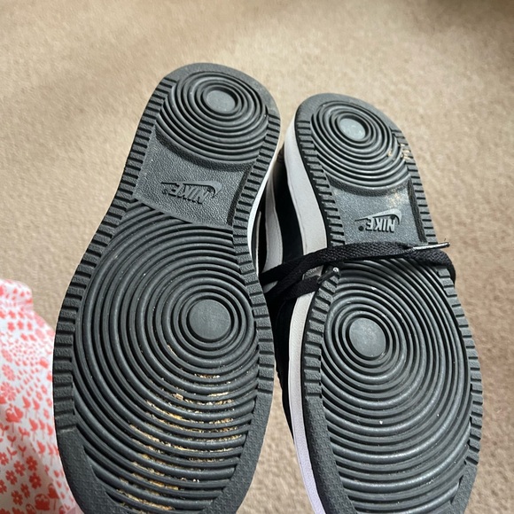 Nikes black high tops - Picture 3 of 3